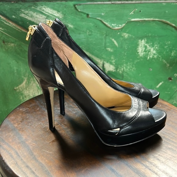 MICHAEL KORS Black Hamilton open toe Size 7 - Picture 1 of 6